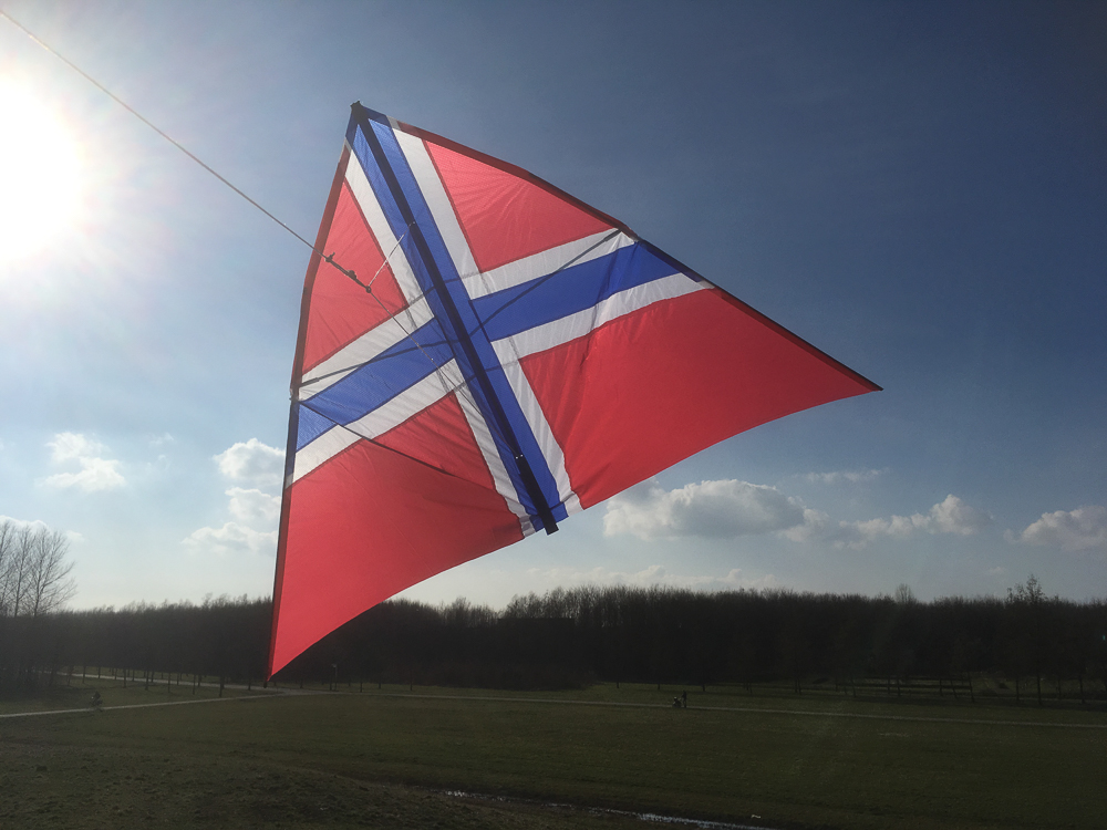 F-tail Delta,Norway,Chikara: Red, White, Blue; Nylon: Red